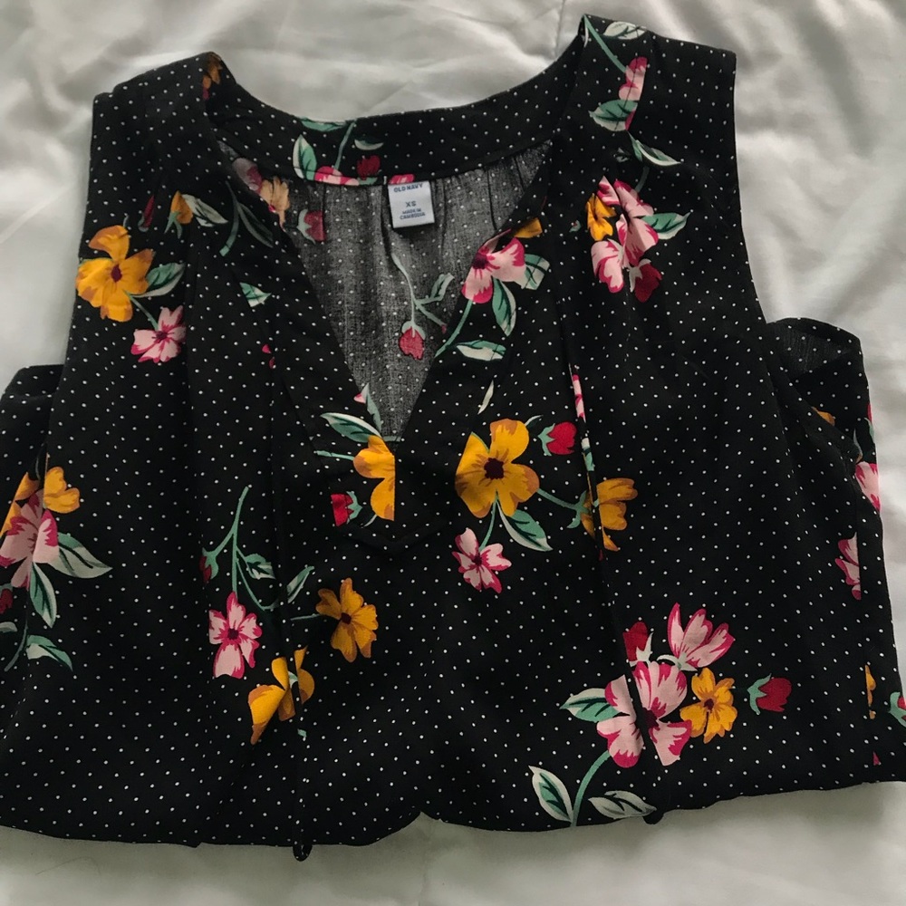 black old navy tank top
